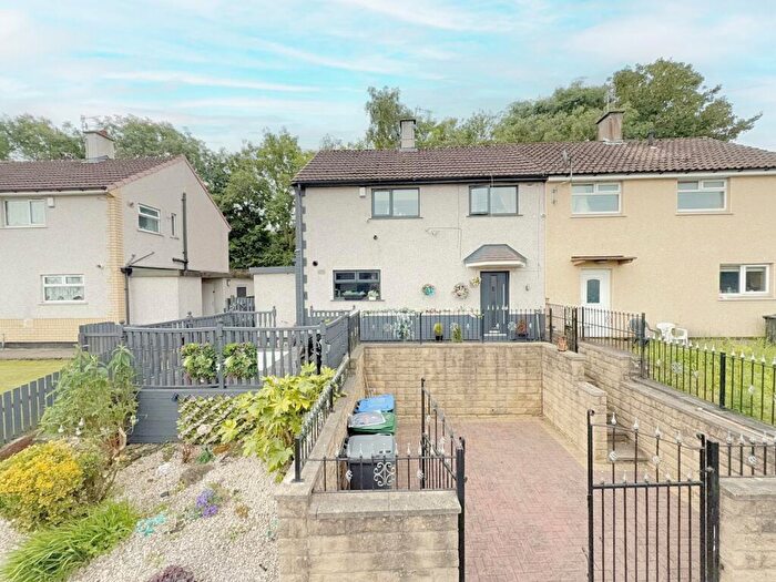 3 Bedroom Semi-Detached House For Sale In Northwood Crescent, Bradford, BD10