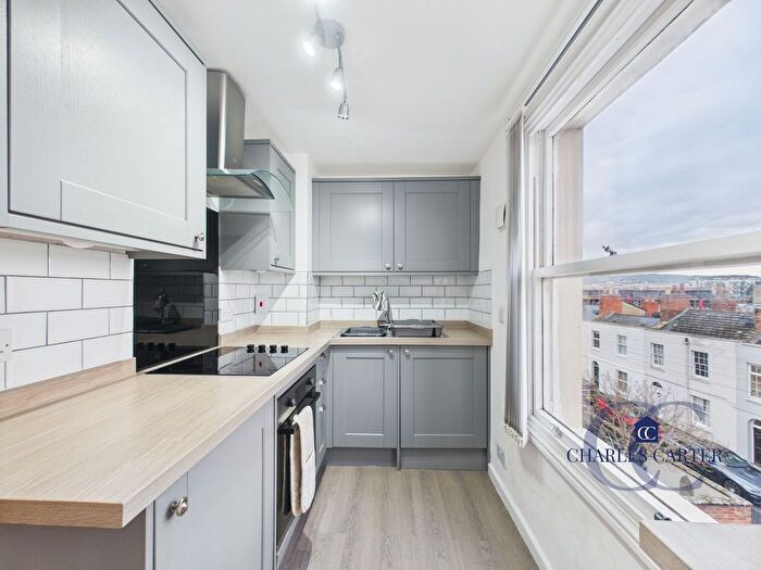 2 Bedroom Flat To Rent In Clarence Square, Cheltenham, GL50