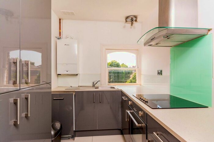 2 Bedroom Flat To Rent In The Grove, Ealing Broadway, London, W5