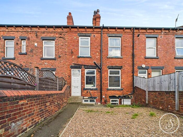 2 Bedroom Property To Rent In Back Nursery Mount, Leeds, LS10