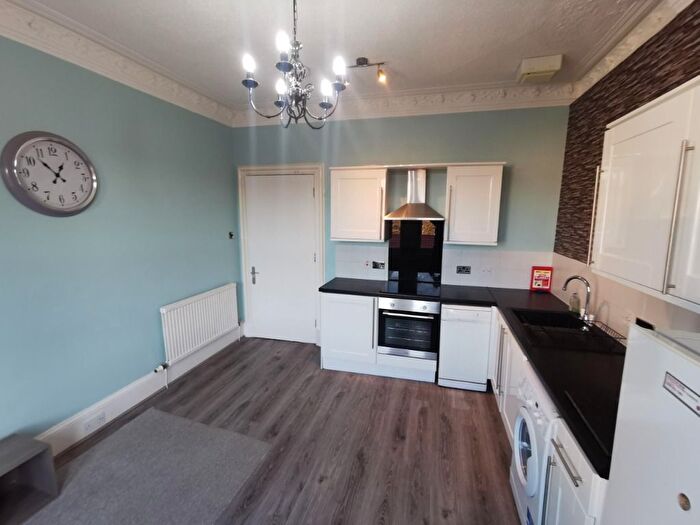 3 Bedroom Flat To Rent In Court Street, Stobswell, Dundee, DD3