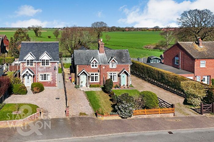 2 Bedroom Cottage For Sale In The Common, Freethorpe, Norwich, NR13