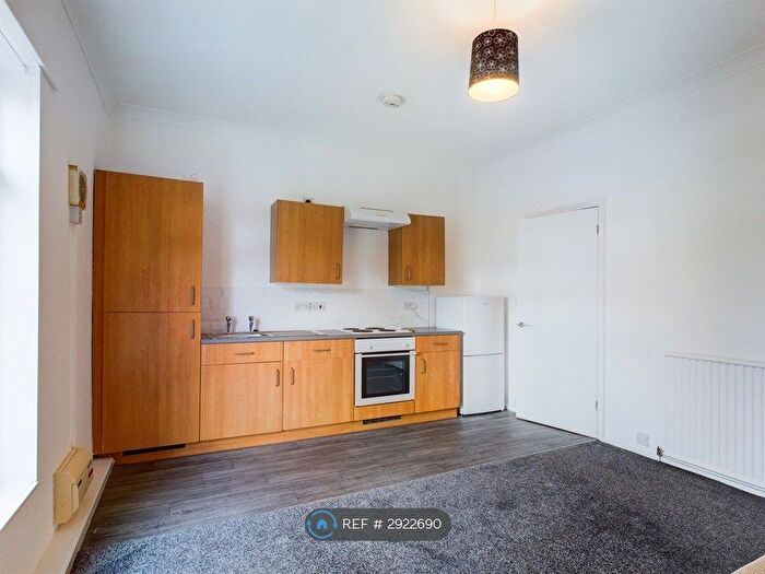 1 Bedroom Flat To Rent In Grove Lane, Wigan, WN6