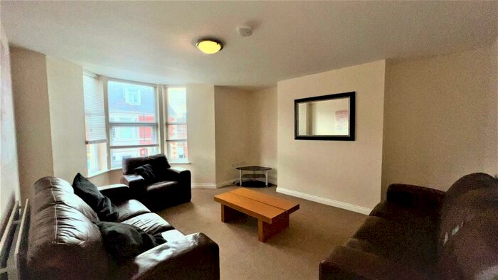 6 Bedroom Maisonette To Rent In Holmwood Grove, Newcastle Upon Tyne, NE2