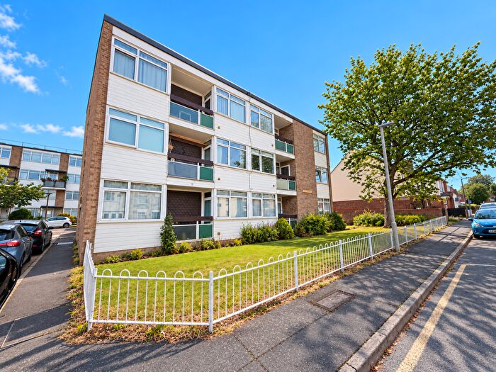 2 Bedroom Apartment To Rent In Warley, Brentwood, CM14