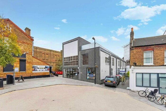 2 Bedroom Apartment To Rent In Warren Apartments, SE27