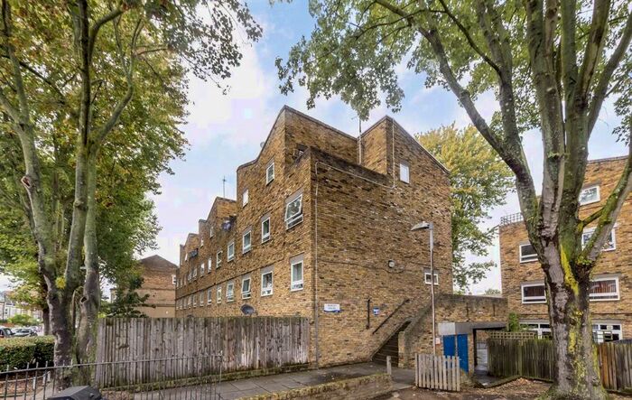 3 Bedroom Flat To Rent In Union Road, London, SW4