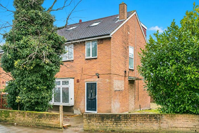 Studio To Rent In Pendennis Road, London, SW16