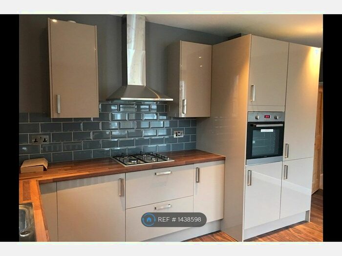 3 Bedroom Maisonette To Rent In Dornton Road, London, SW12