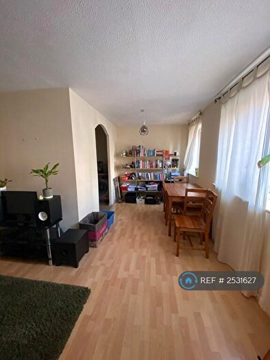 2 Bedroom Flat To Rent In Hulme, Manchester, M15