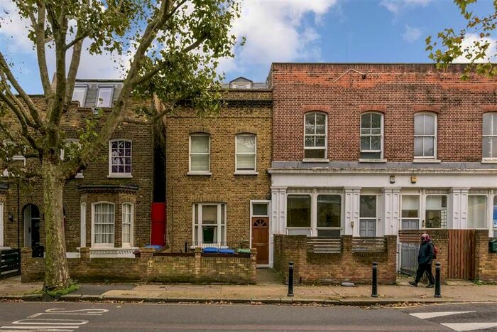 3 Bedroom Flat To Rent In Southwark Park Road, London, SE16