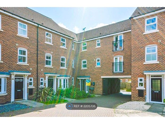 1 Bedroom Flat To Rent In Conisborough Way, Hemsworth, Pontefract, WF9