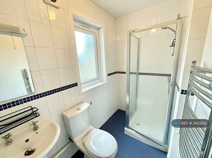 2 Bedroom Flat To Rent In Padley Hill, Mansfield, NG18