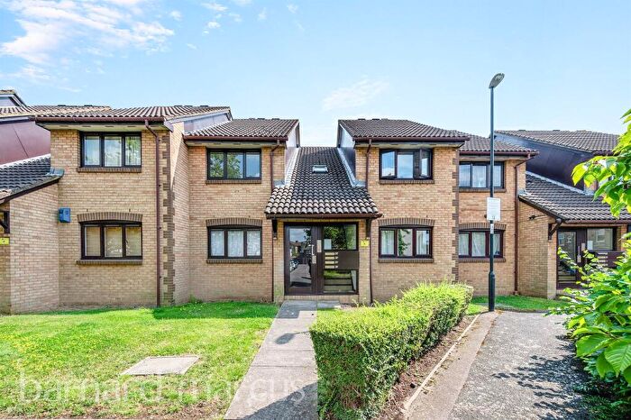 1 Bedroom Apartment For Sale In Brocklesby Road, London, SE25