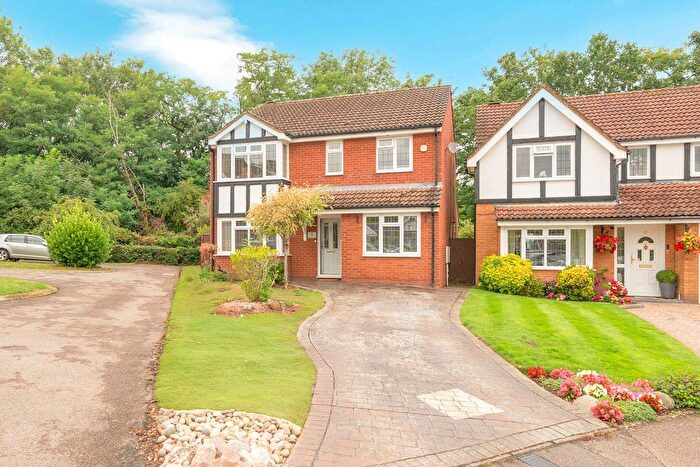 4 Bedroom Detached House For Sale In Lamb Close, Watford, Hertfordshire, WD25