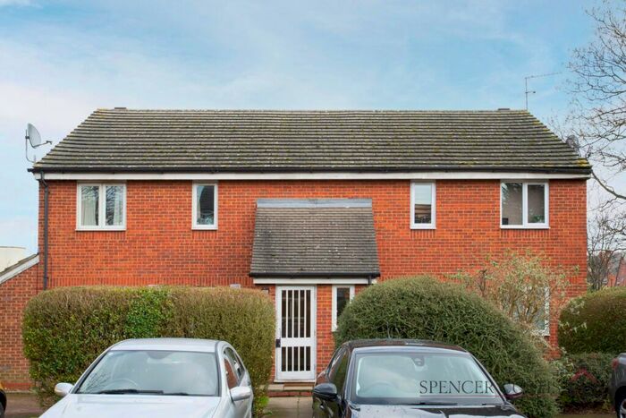 2 Bedroom Flat To Rent In Greenacre Gardens, Walthamstow, London E17