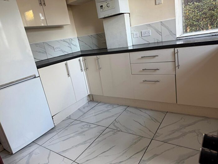 3 Bedroom Flat To Rent In Alexandra Avenue, HA2