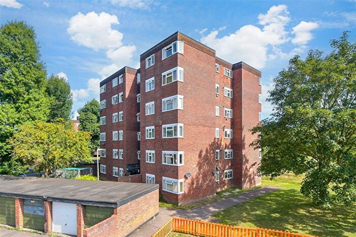 1 Bedroom Flat For Sale In Cressfield, Ashford, Kent, TN23