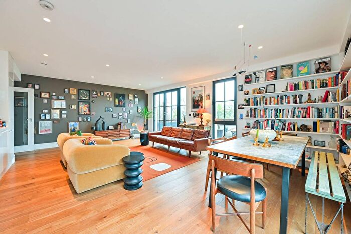 1 Bedroom Flat To Rent In Koops Mill Mews, Bermondsey, London, SE1