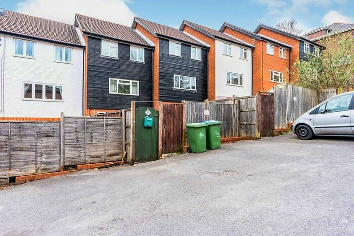 3 Bedroom Terraced House To Rent In Woodmill Lane, Southampton, Hampshire, SO18