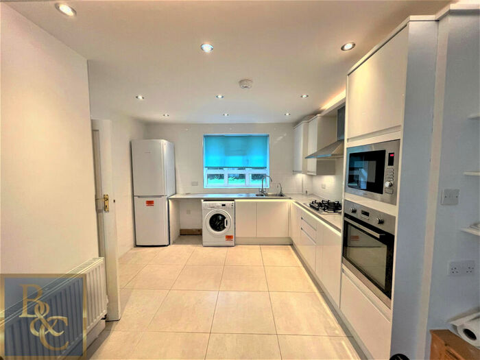 3 Bedroom Apartment To Rent In Harrington Square, Camden, NW1