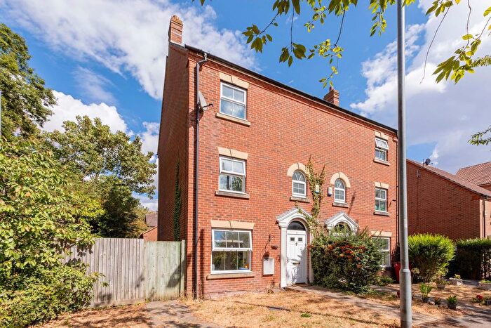 4 Bedroom Semi-detached House For Sale In Parsons Road, Langley, SL3