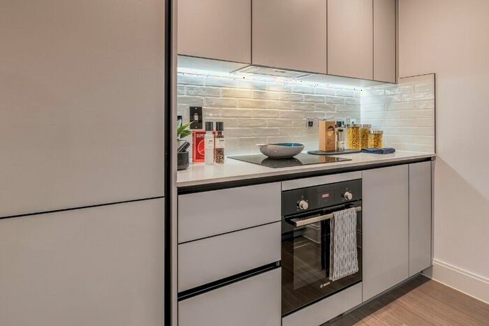 1 Bedroom Apartment For Sale In Stoke Gardens, Slough, SL1