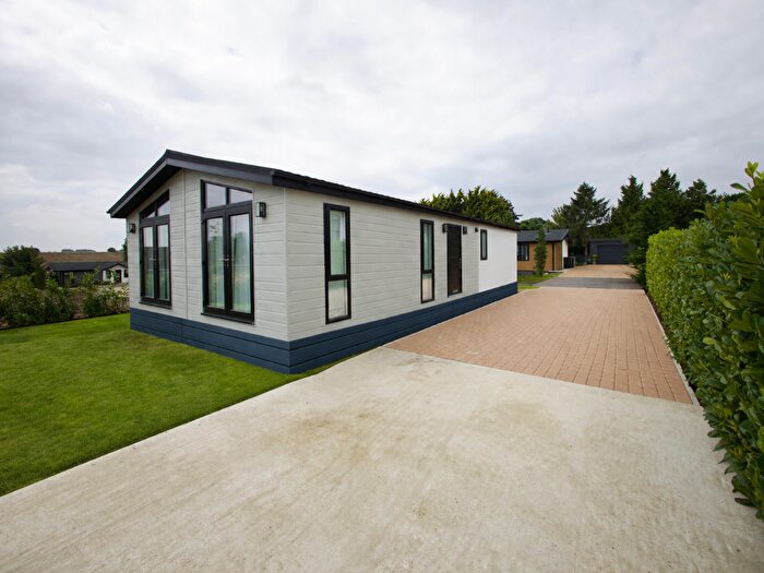 2 Bedroom Park Home For Sale In Tye's Close, Market Rasen, Lincolnshire, LN8