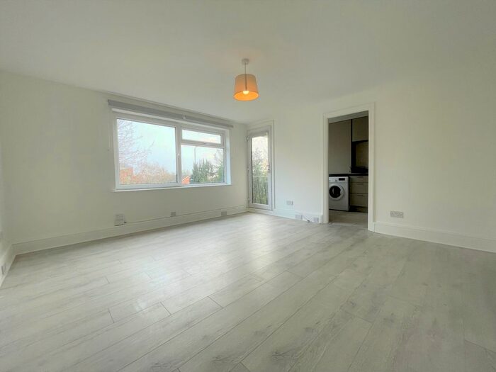 1 Bedroom Flat To Rent In Dunraven Drive, Enfield, EN2