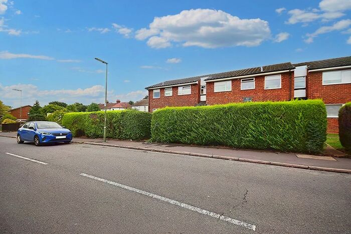 2 Bedroom Flat To Rent In Grange Road, Guildford, GU2