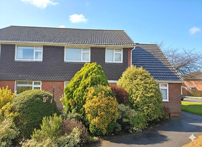 3 Bedroom Semi Detached House For Sale In Kingsfield Gardens, Bursledon, Southampton, SO31
