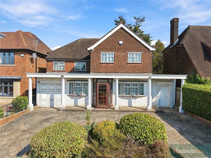 5 Bedroom Detached House For Sale In Chigwell Rise, Chigwell, Essex, IG7