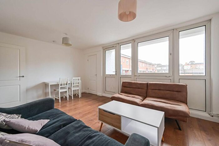 3 Bedroom Flat For Sale In Bow Common Lane, Bow, London, E3