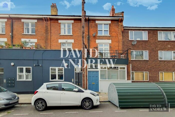 2 Bedroom Flat To Rent In Mount Pleasant Crescent, London, N4