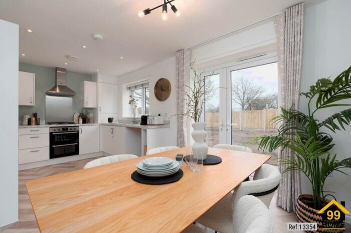 3 Bedroom Semi-Detached House For Sale In Woodlark Drive, Finningley, Doncaster, DN9
