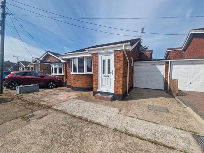 2 Bedroom Bungalow For Sale In Hellendoorn Road, Canvey Island, SS8