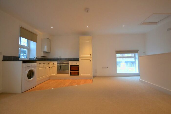 1 Bedroom Flat To Rent In Storrington, West Sussex, RH20