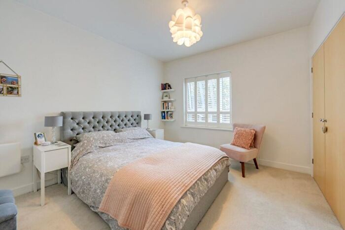1 Bedroom Flat For Sale In Desvignes Drive, Hither Green, London, SE13