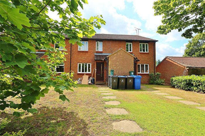 1 Bedroom Maisonette To Rent In Venton Close, Woking, Surrey, GU21