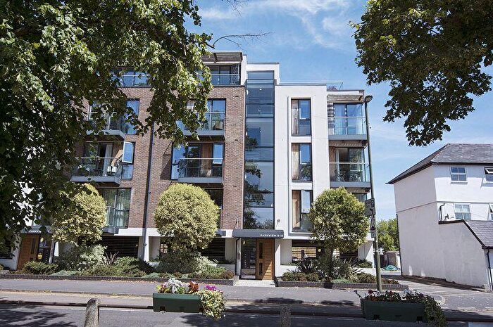 2 Bedroom Apartment To Rent In Parkview, Hersham, KT12