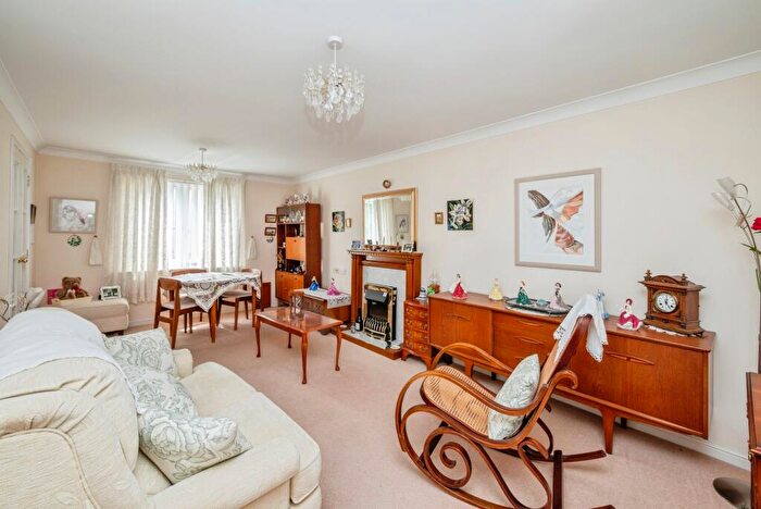 2 Bedroom Apartment For Sale In Warminger Court, Norwich, NR1