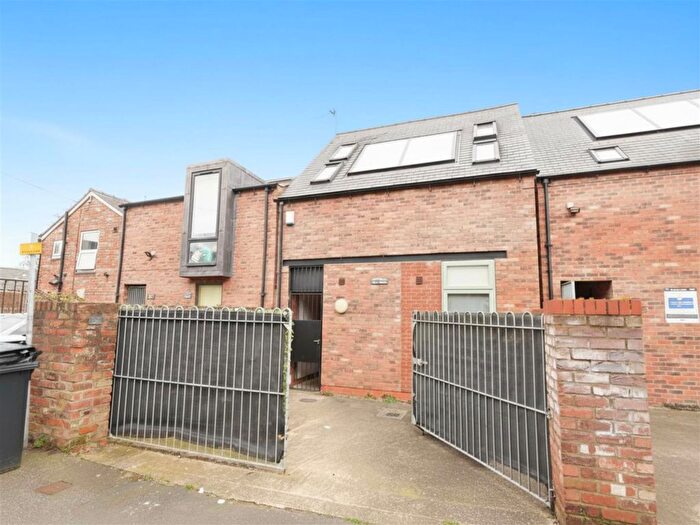 6 Bedroom Link Detached House For Sale In Brook Street, York, YO31