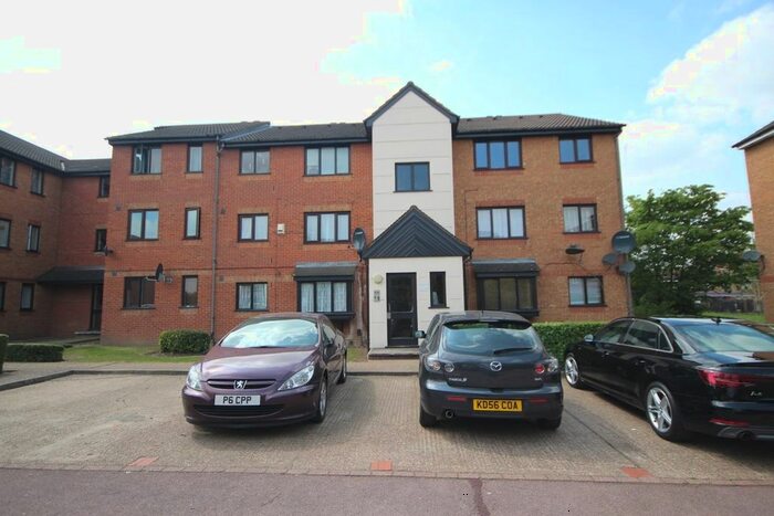 1 Bedroom Flat To Rent In Plowman Close, Edmonton, London, N18