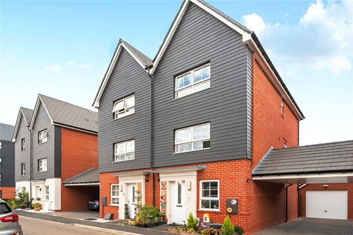 4 Bedroom Semi Detached House For Sale In Grand Junction, Broughton, Aylesbury, HP22