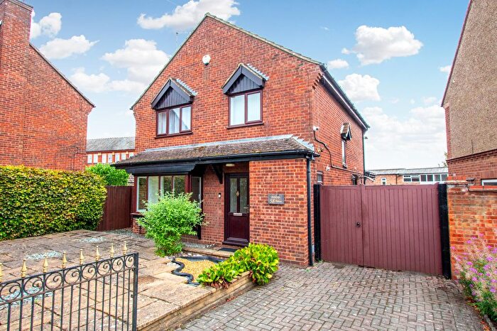 4 Bedroom Detached House For Sale In Wellingborough Road, Rushden, NN10