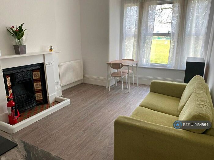 Studio To Rent In Rocks Lane, London, SW13