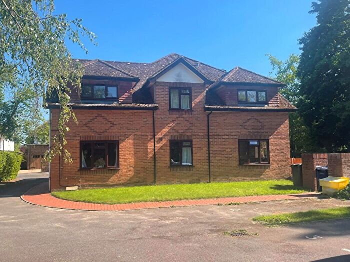 1 Bedroom Flat To Rent In Eastwood Road, GU5