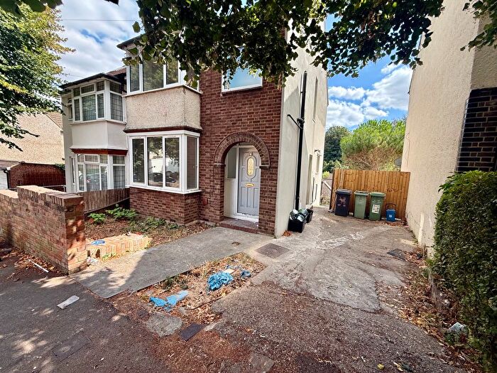 3 Bedroom End Terrace House To Rent In Hillborough Road, Luton, LU1
