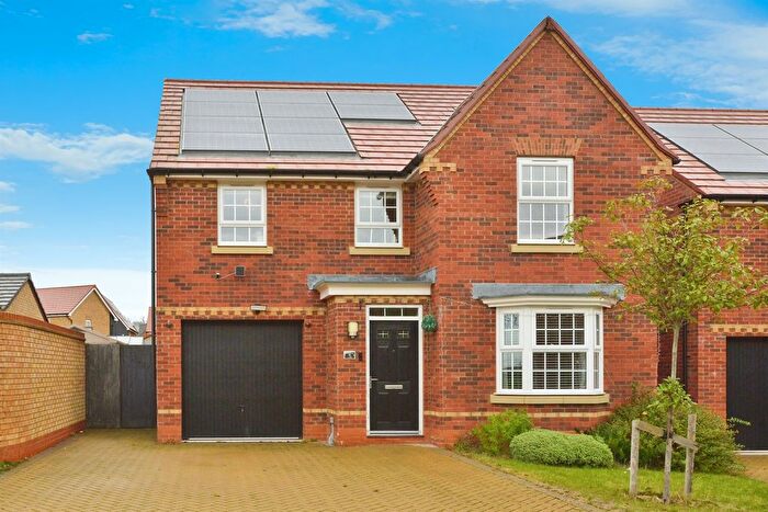 4 Bedroom Detached House For Sale In Ceres Grove, Fairfields, Milton Keynes, MK11