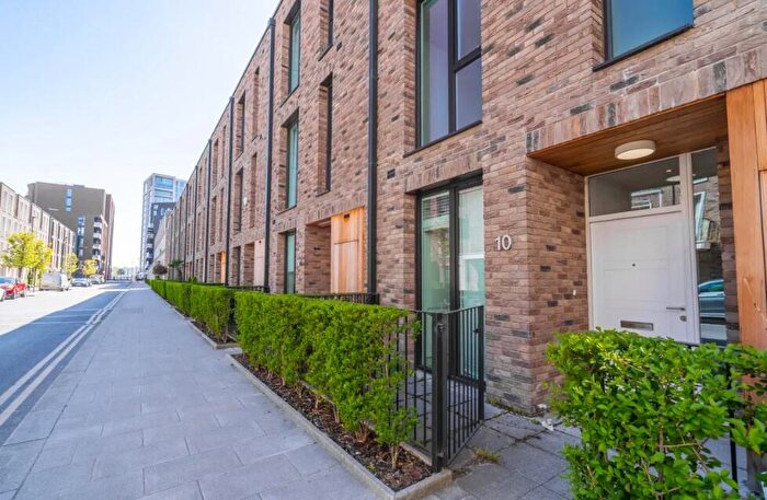 4 Bedroom Town House For Sale In Starboard Way, Silvertown, Newham, London, E16